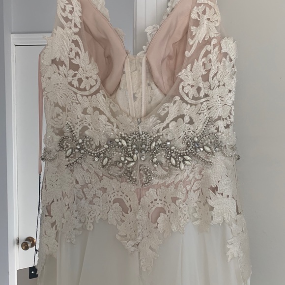 Brand New Ivory Macduggal Wedding Dress (size 4) - Picture 7 of 10